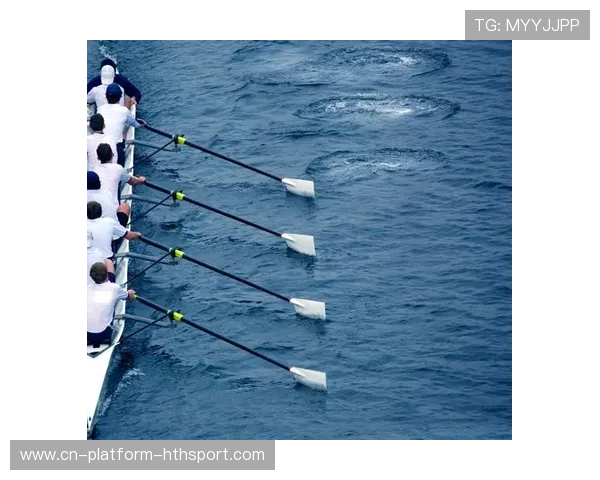 赛艇队改进起划动作，整体推进更均匀