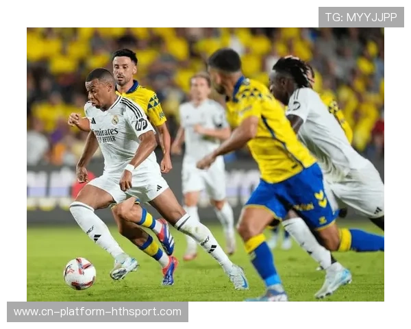 姆巴佩梅开二度皇马西甲四球横扫巴伦西亚，皇马签下姆巴佩